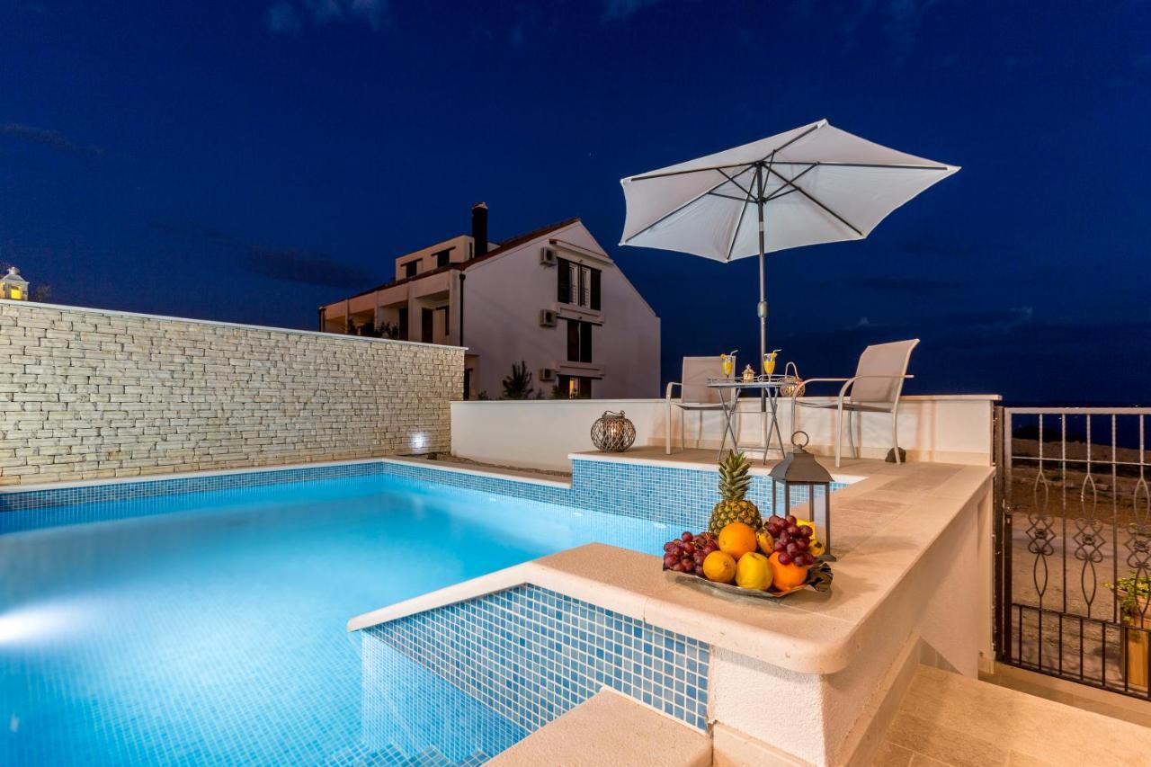 Luxury Villa Bello Horizonte With Swimming Pool Split Eksteriør billede