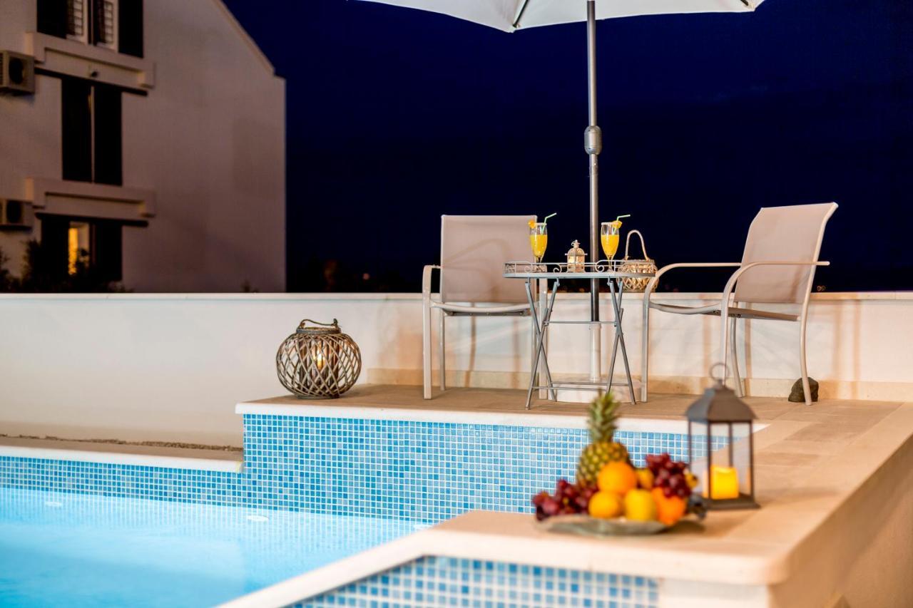 Luxury Villa Bello Horizonte With Swimming Pool Split Eksteriør billede