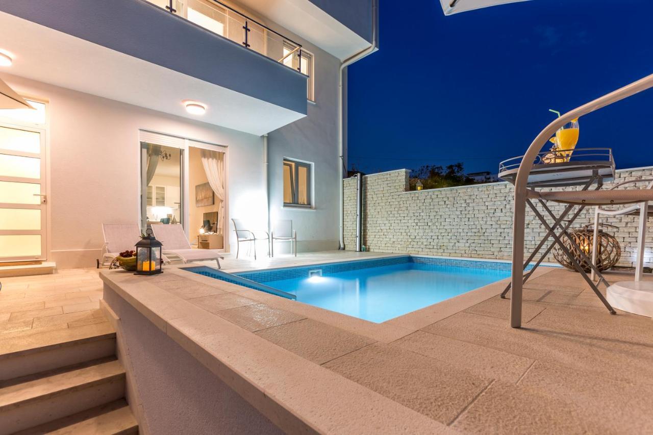 Luxury Villa Bello Horizonte With Swimming Pool Split Eksteriør billede