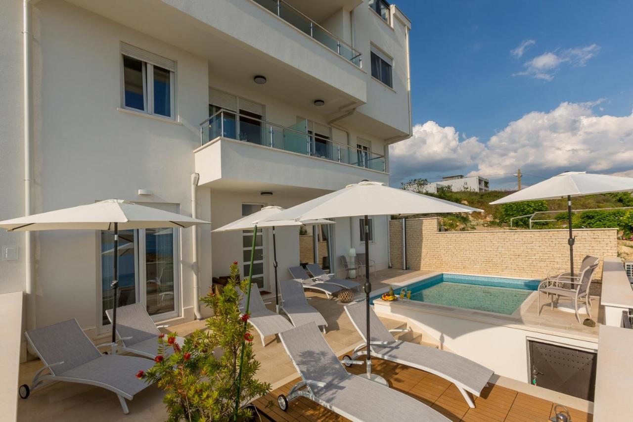 Luxury Villa Bello Horizonte With Swimming Pool Split Eksteriør billede