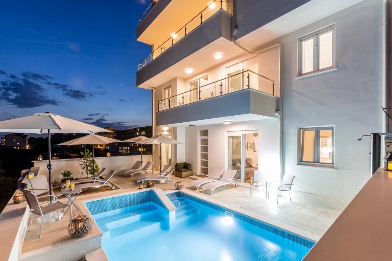 Luxury Villa Bello Horizonte With Swimming Pool Split Eksteriør billede