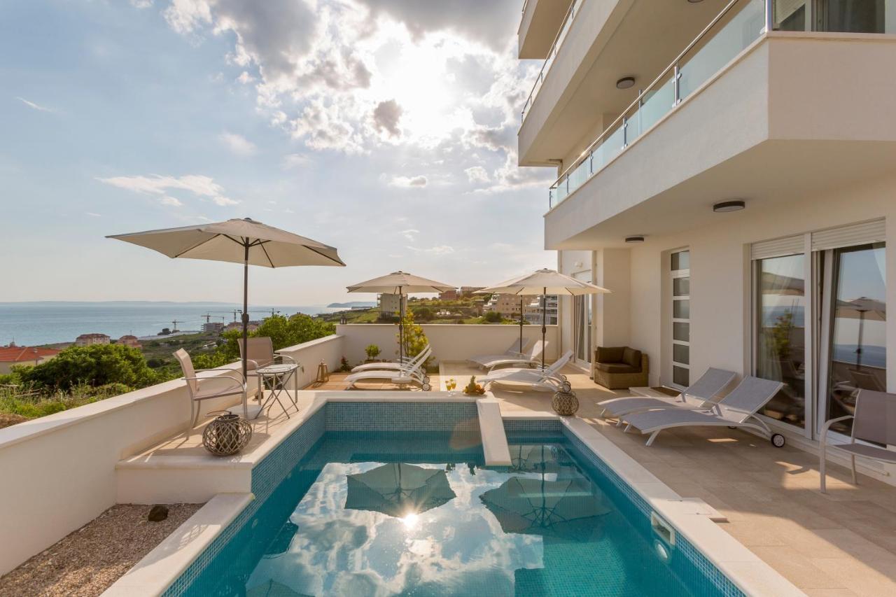 Luxury Villa Bello Horizonte With Swimming Pool Split Eksteriør billede