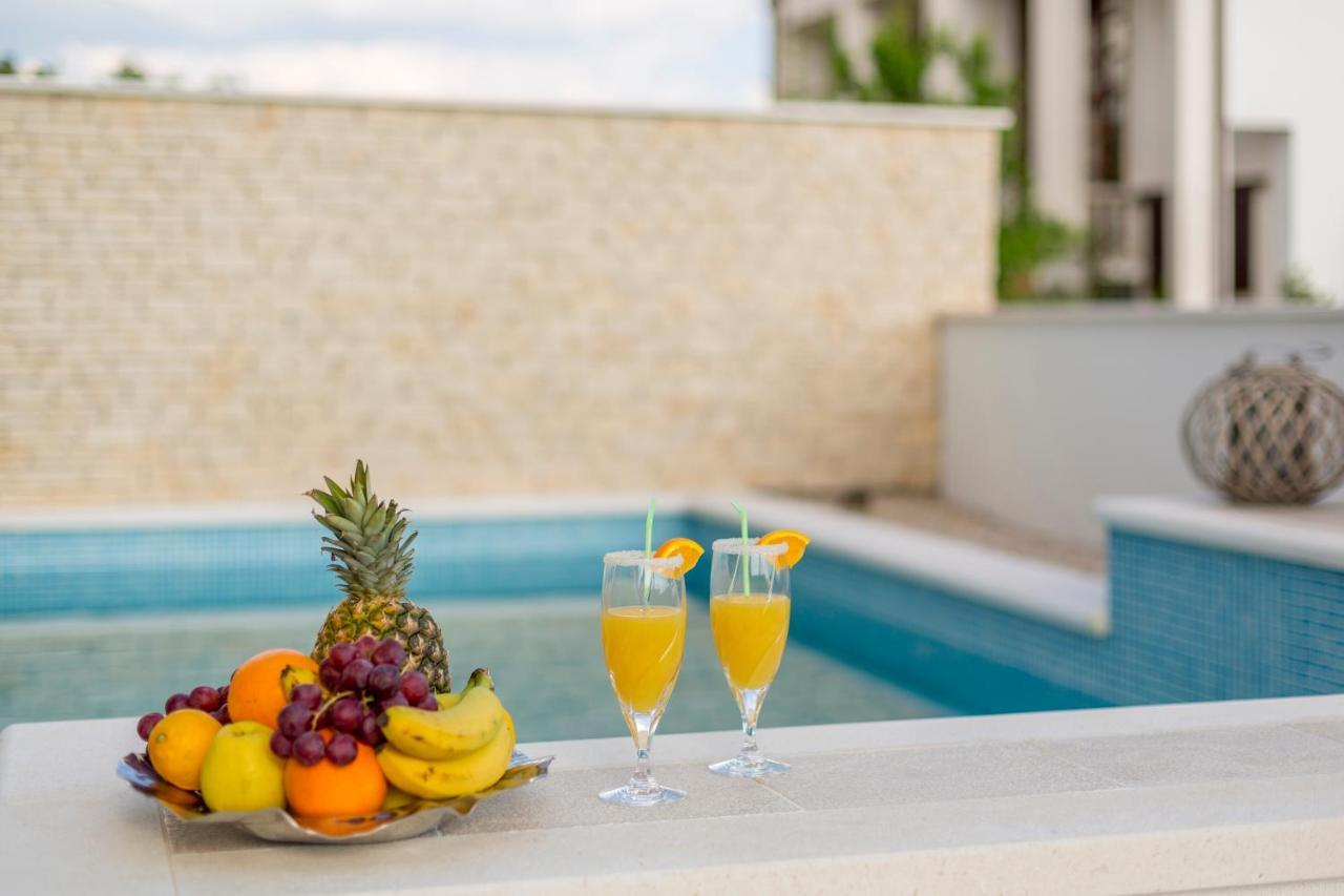 Luxury Villa Bello Horizonte With Swimming Pool Split Eksteriør billede