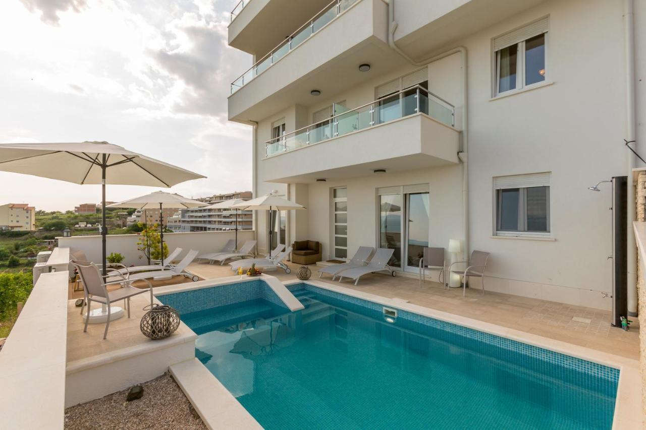 Luxury Villa Bello Horizonte With Swimming Pool Split Eksteriør billede