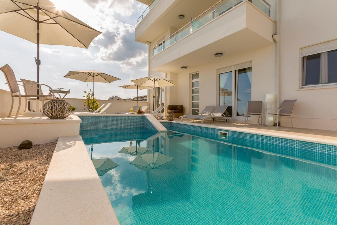 Luxury Villa Bello Horizonte With Swimming Pool Split Eksteriør billede