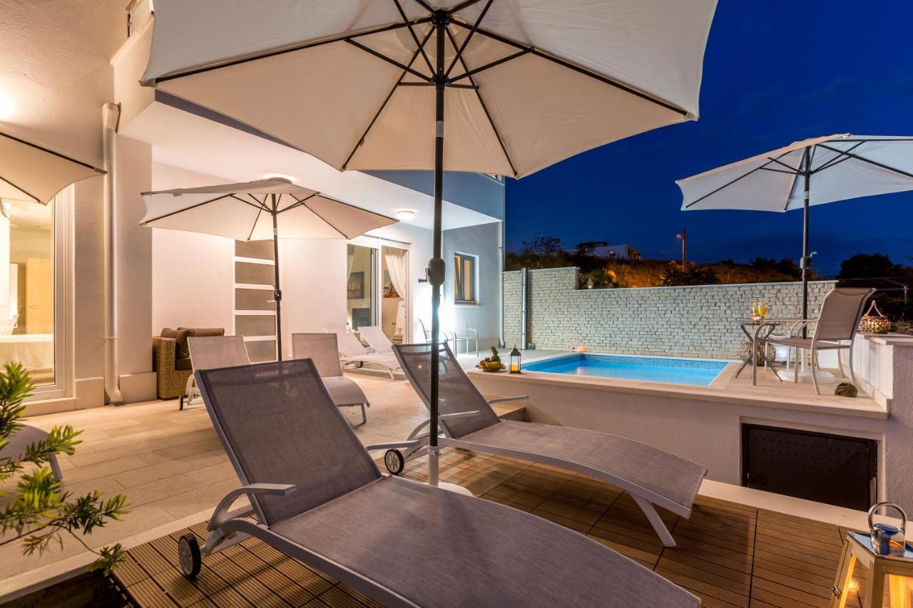 Luxury Villa Bello Horizonte With Swimming Pool Split Eksteriør billede