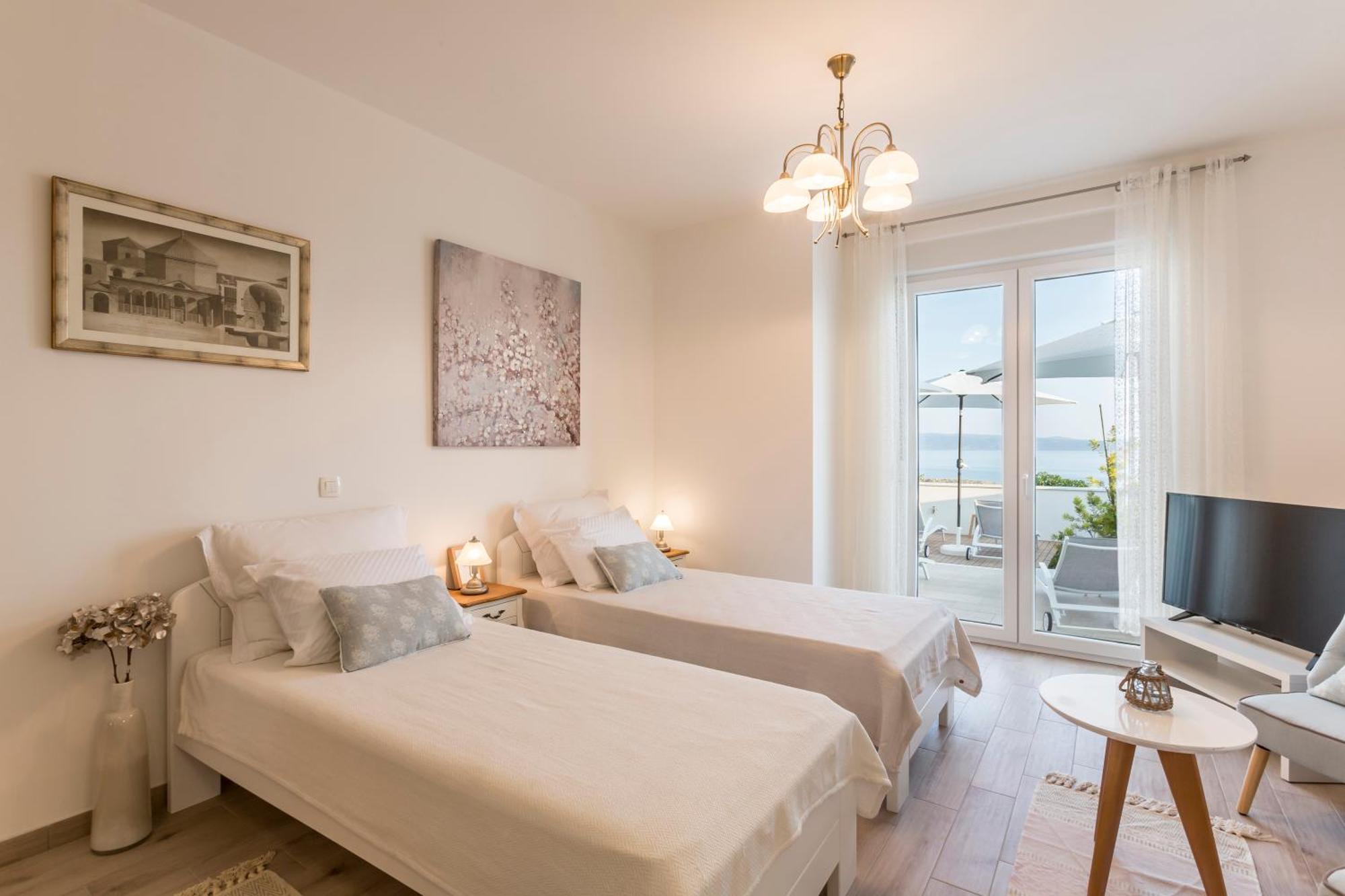 Luxury Villa Bello Horizonte With Swimming Pool Split Eksteriør billede
